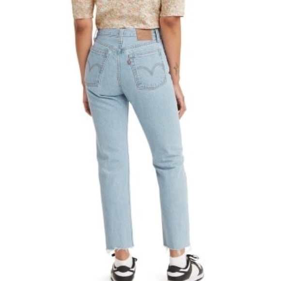 Levi's Women's Wedgie Straight Leg Jeans - Picture 2 of 11